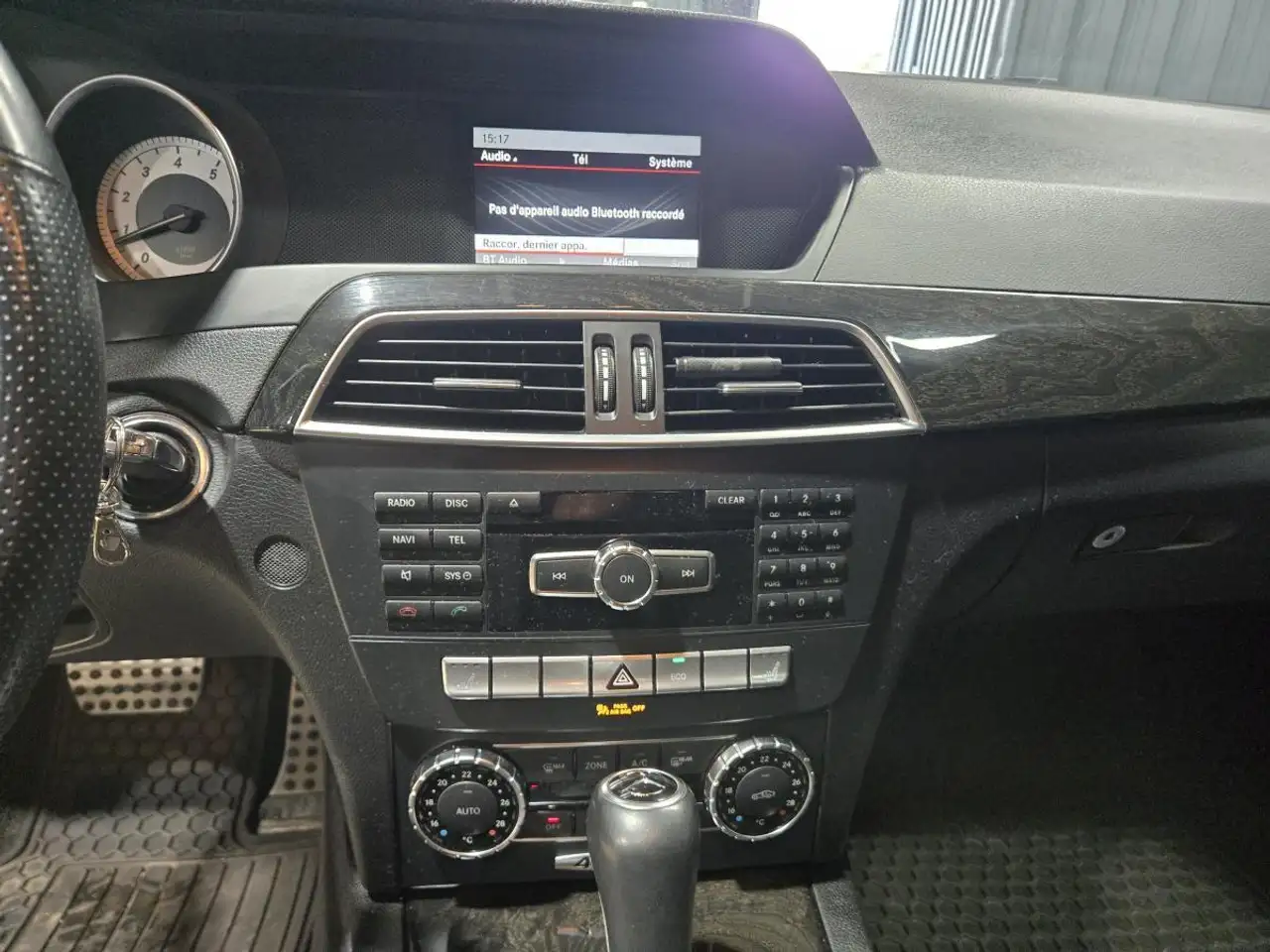 Mercedes-Benz C-Class снимка Mercedes-Benz C-Class
