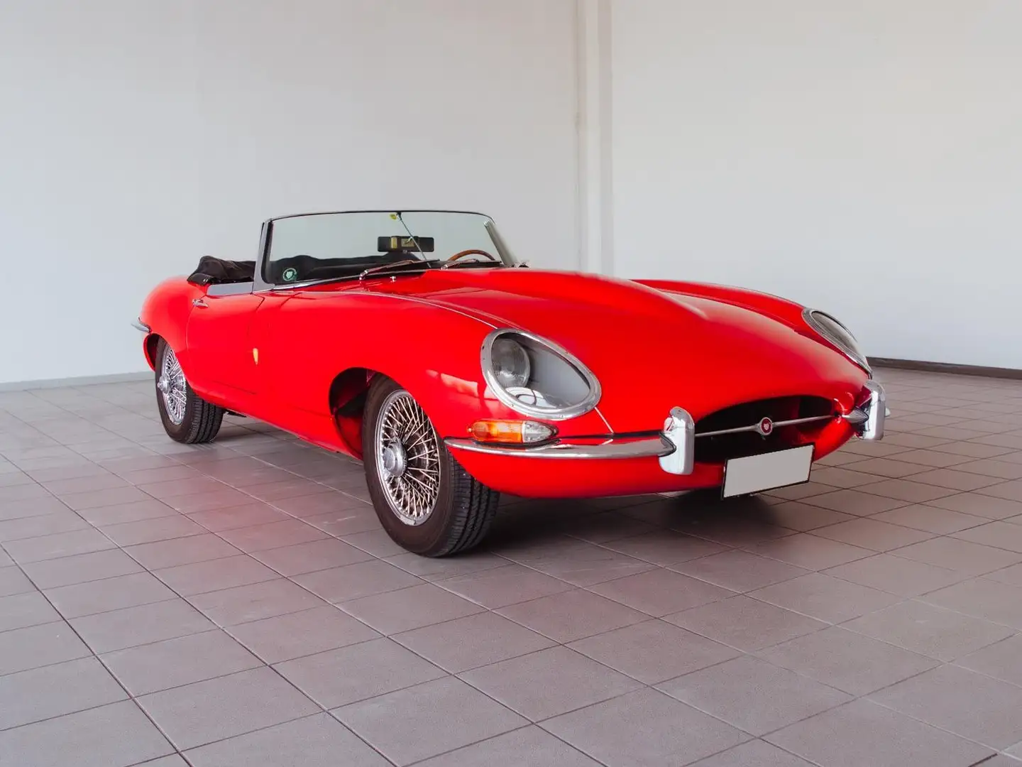 Jaguar E-Type Rosso - 1