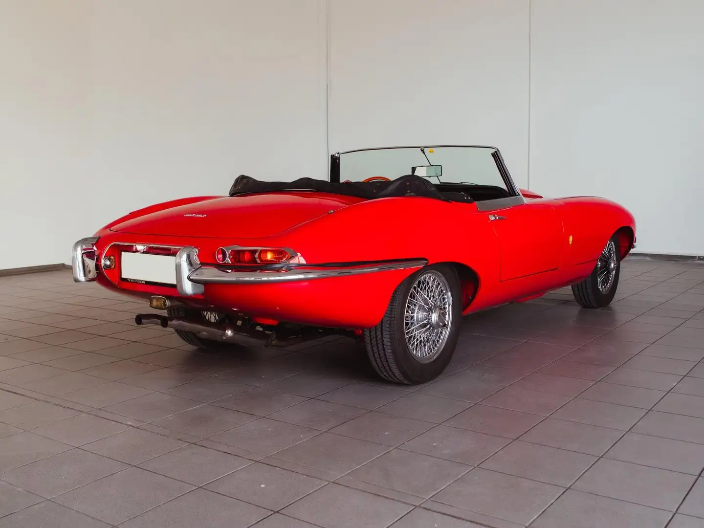 Jaguar E-Type Rosso - 2