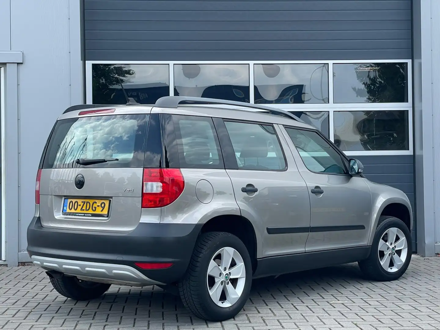 Skoda Yeti 1.2 TSI Comfort | Navi | Hoge zit | Airco | Elektr Beige - 2