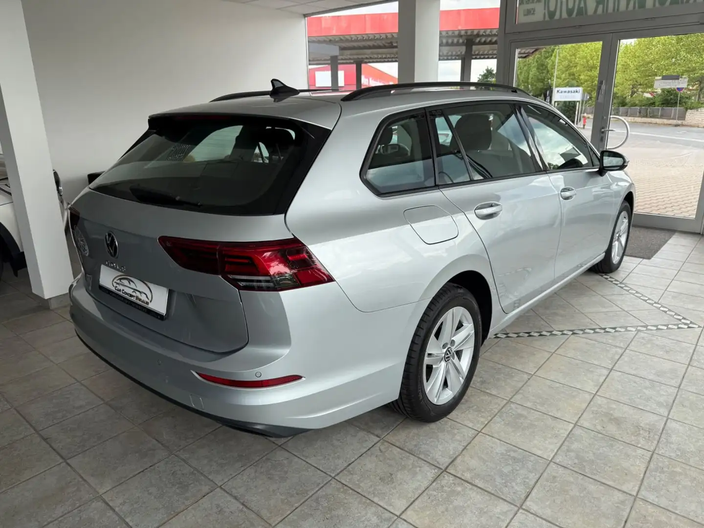 Volkswagen Golf VIII Variant Life 1.HD LED MWST VIRTUAL ACC Plateado - 2