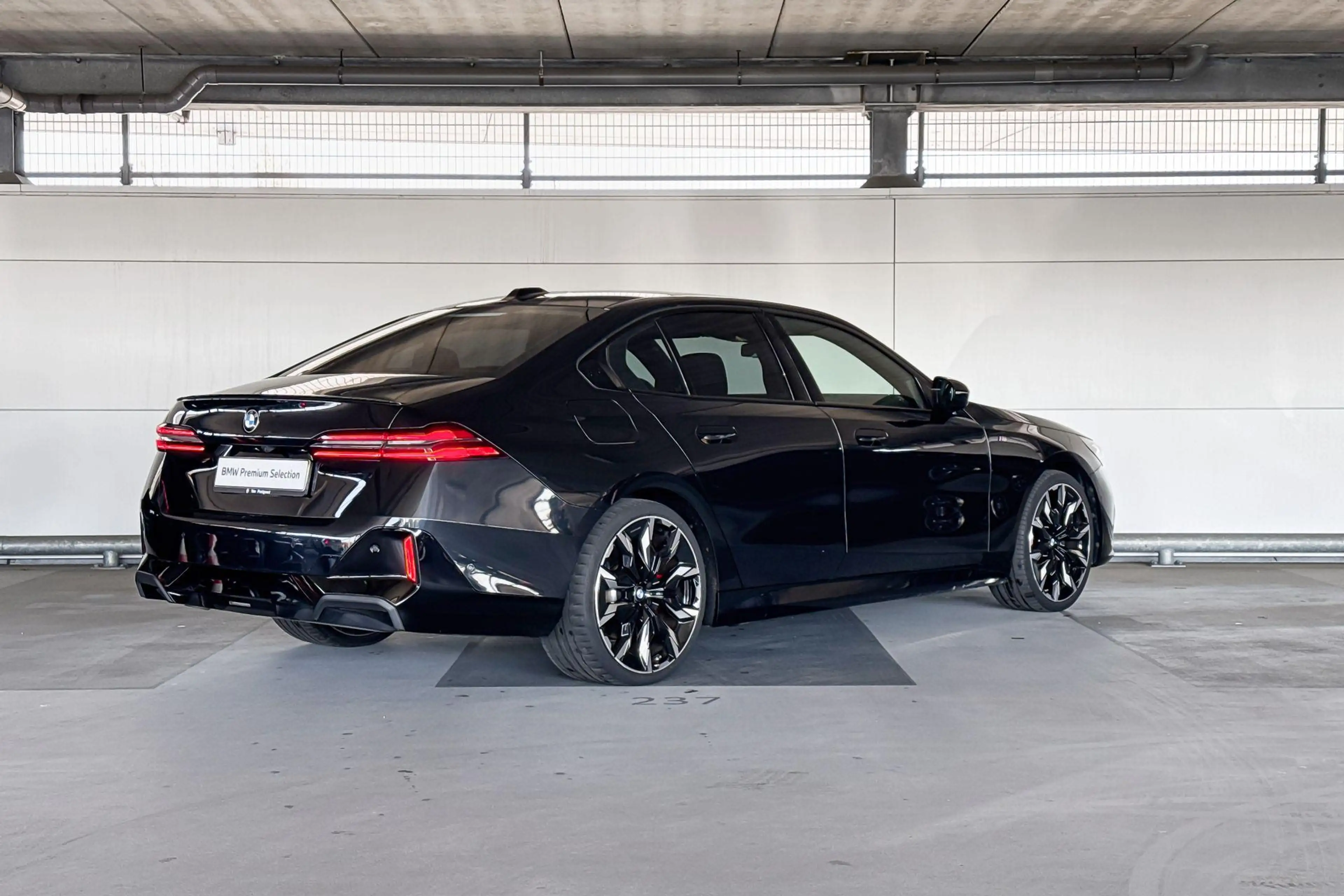 BMW 520 5 Serie Sedan 520i M-Sport Pro — photo 6