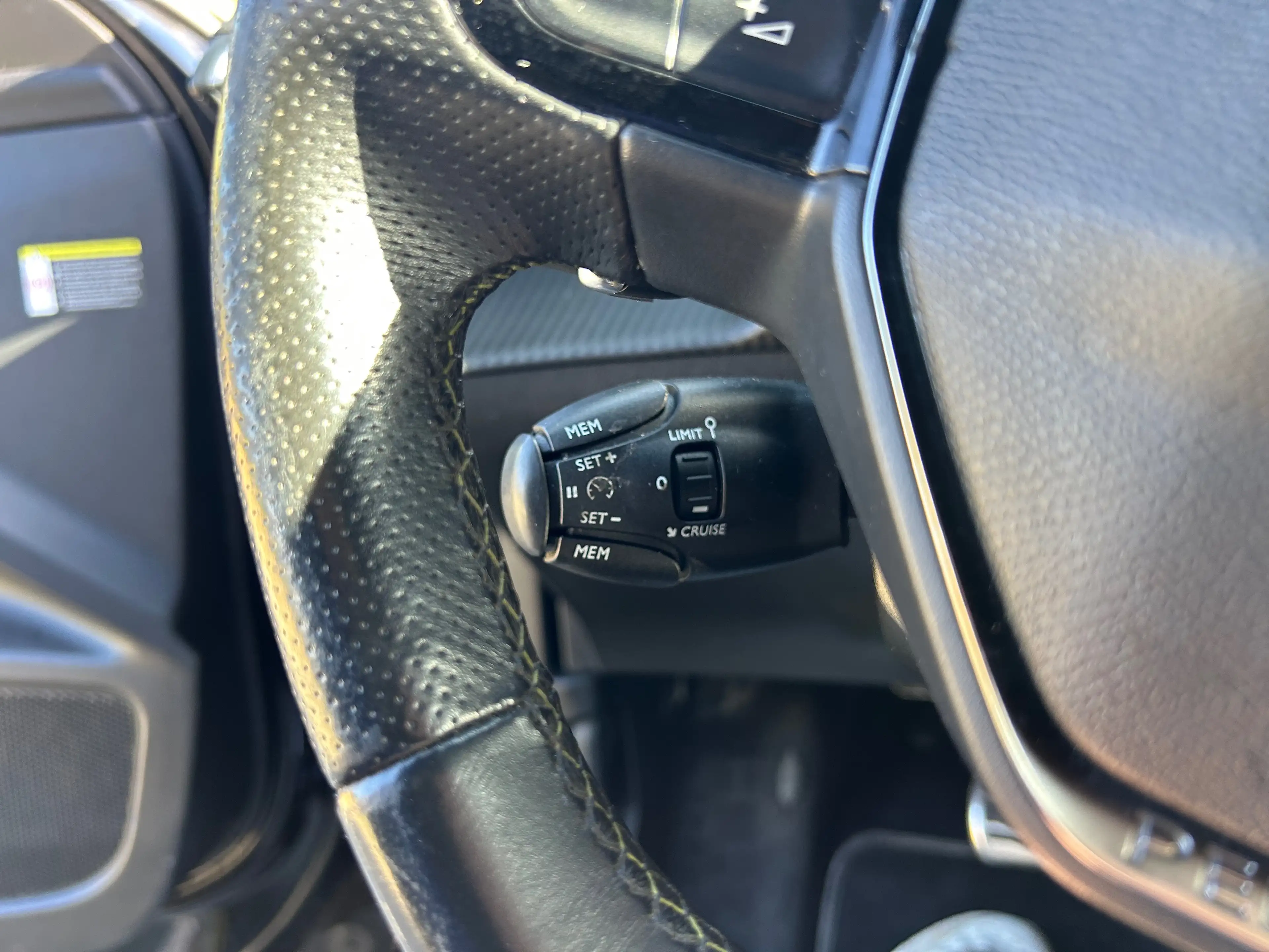 Peugeot 2008 2008 1.2 - Garantie 12 mois - Pack GT - Caméra - CarPlay — photo 15