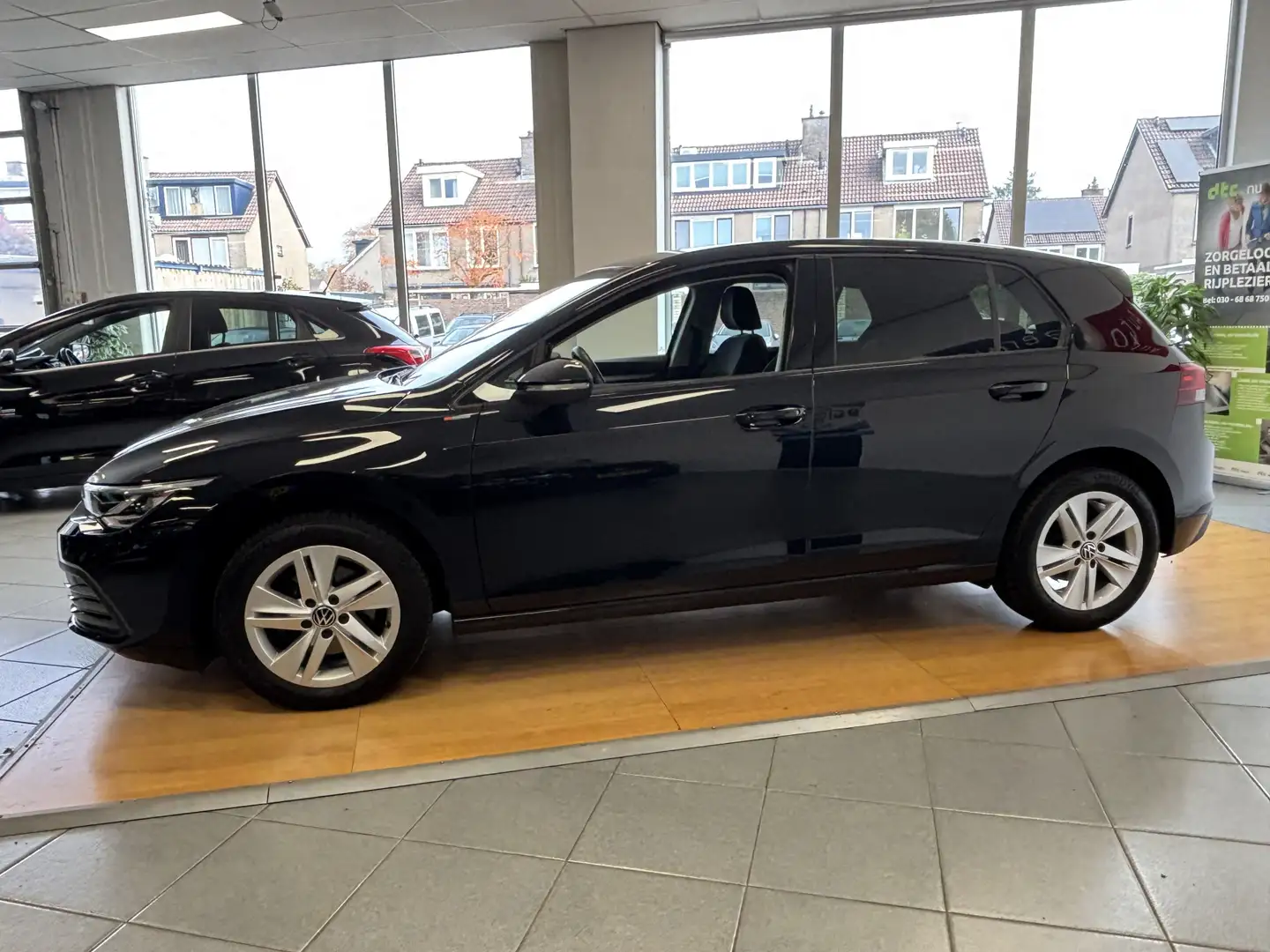 Volkswagen Golf 1.0 TSI * BOMVOL * NAVI * STOEL+STUURVERW. * CARPL Schwarz - 2