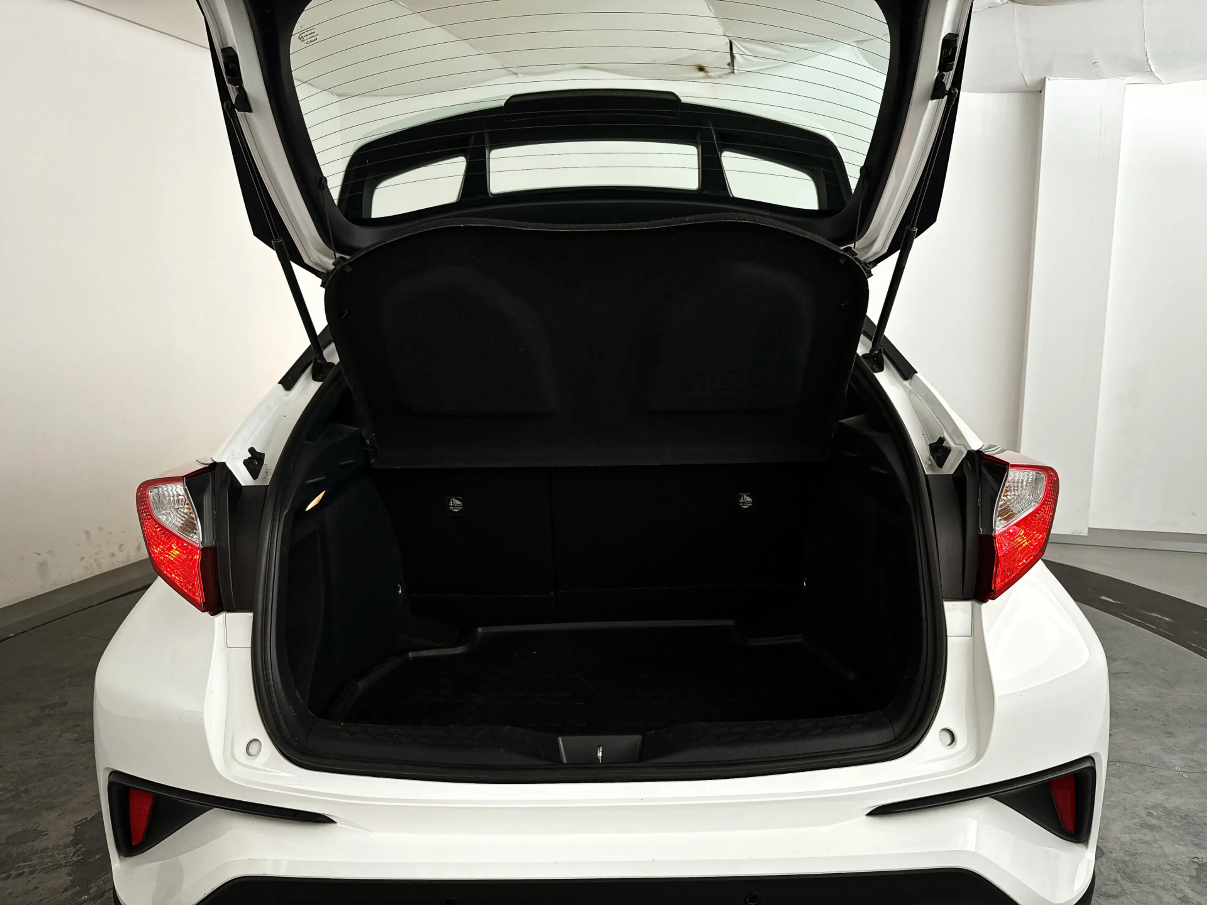 Toyota C-HR 1.8 Hybrid Dynamic | Panoramadak | Parkeercamera | — photo 12