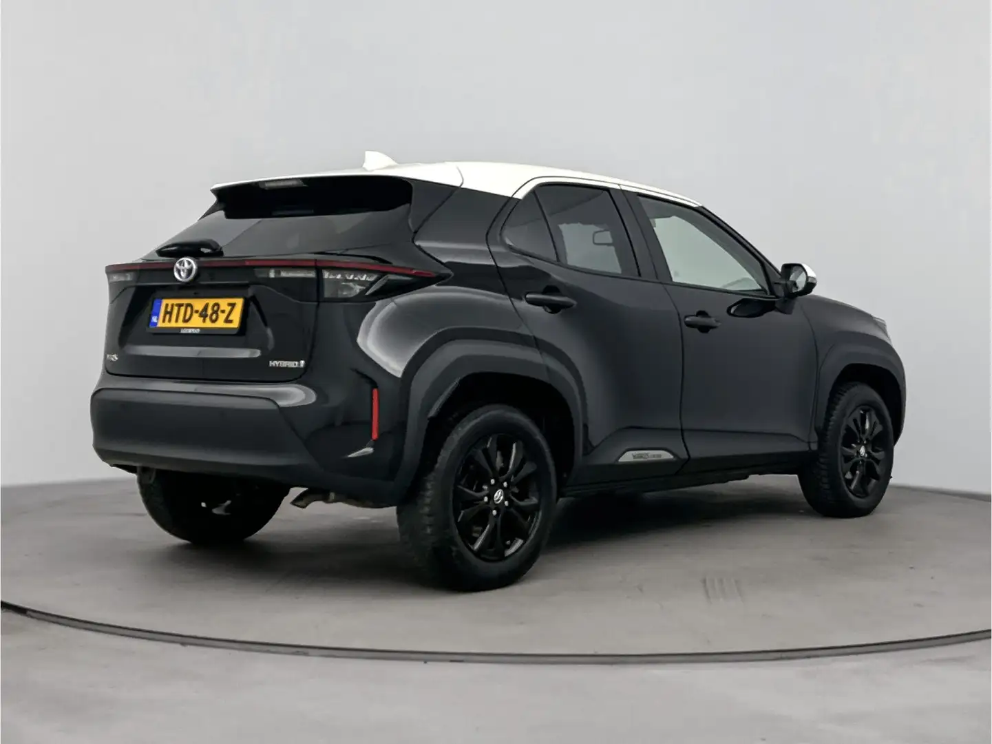 Toyota Yaris Cross 1.5 Hybrid Executive Zwart - 2
