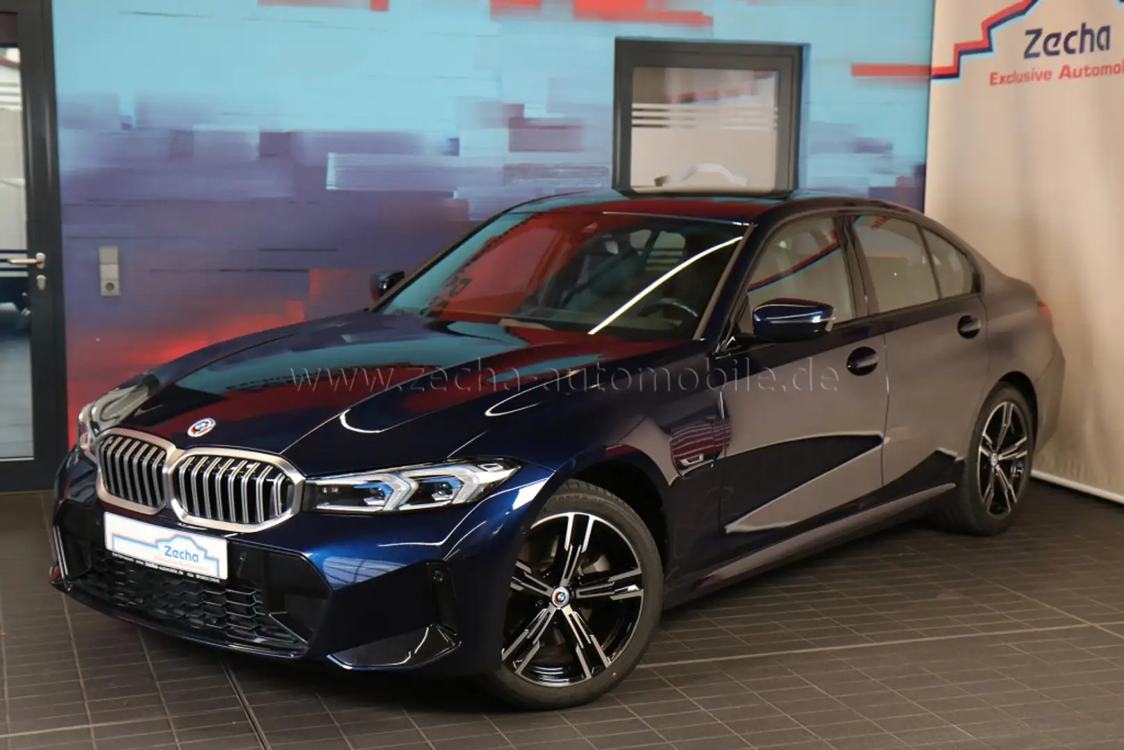 BMW 330 e xDr. Limo M-Sportp.Glasd.LED.adapM-Fahrwerk Blauw - 1