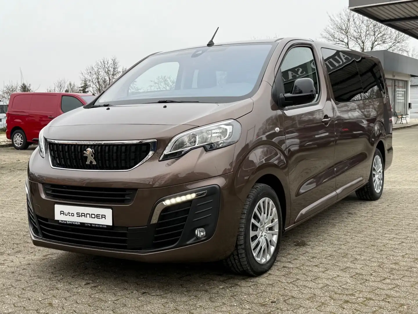 Peugeot Traveller L3 Automatik 9Sitzer AHK Braun - 1