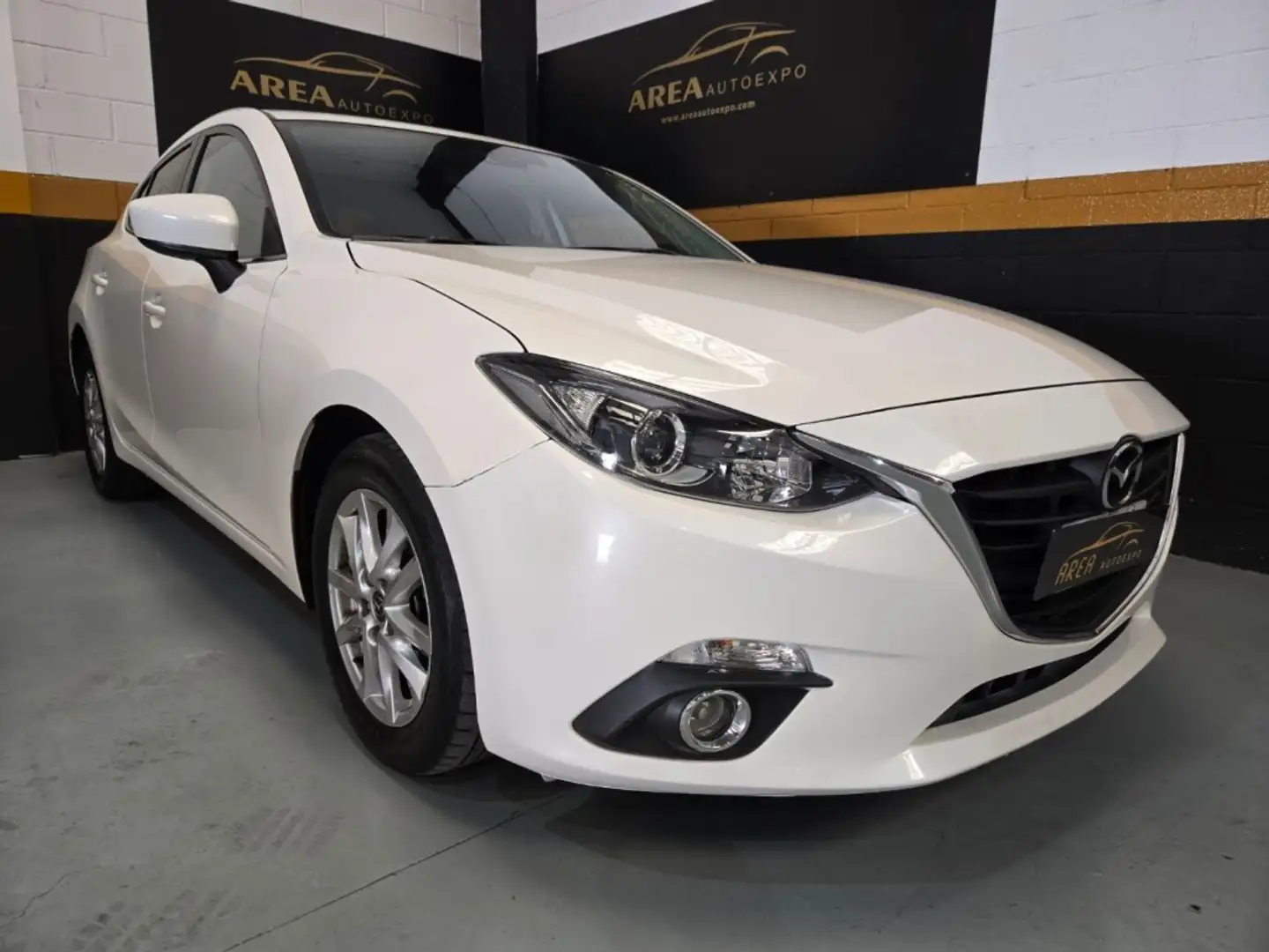 Mazda 3 2.2 Luxury Aut. Weiß - 2