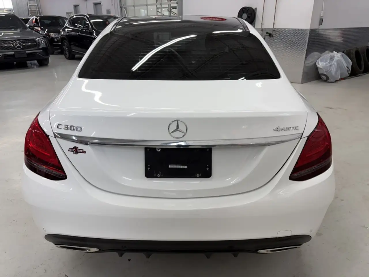 Mercedes-Benz C-Class снимка Mercedes-Benz C-Class