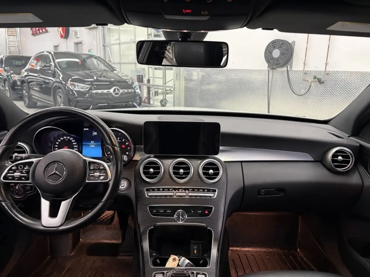 Mercedes-Benz C-Class снимка Mercedes-Benz C-Class