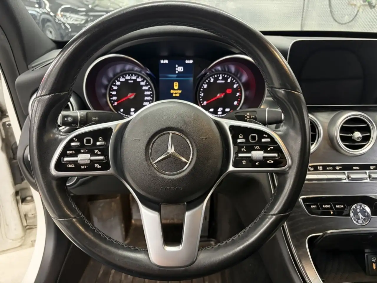 Mercedes-Benz C-Class снимка Mercedes-Benz C-Class