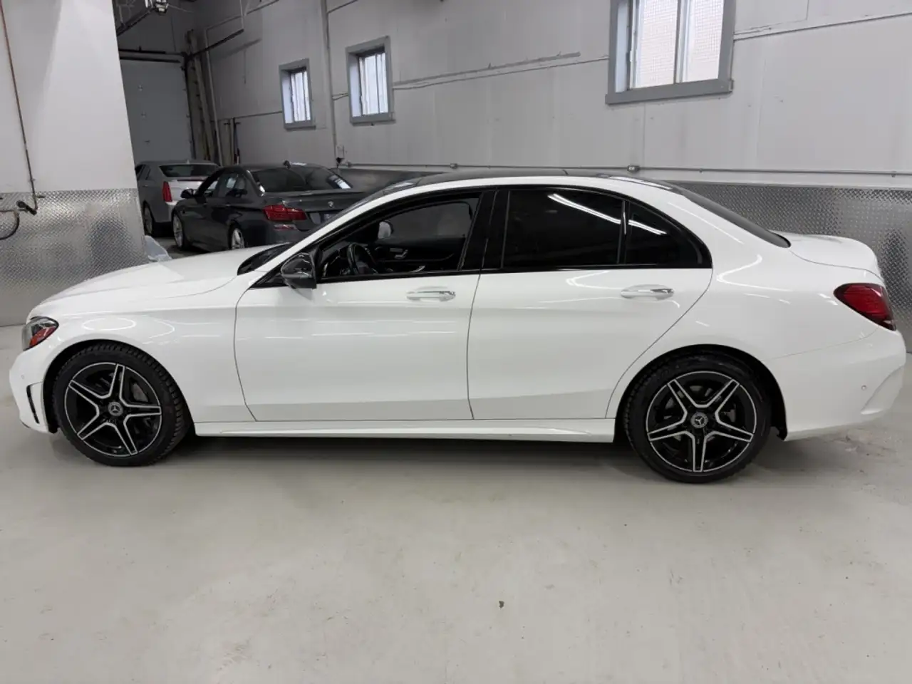 Mercedes-Benz C-Class снимка Mercedes-Benz C-Class