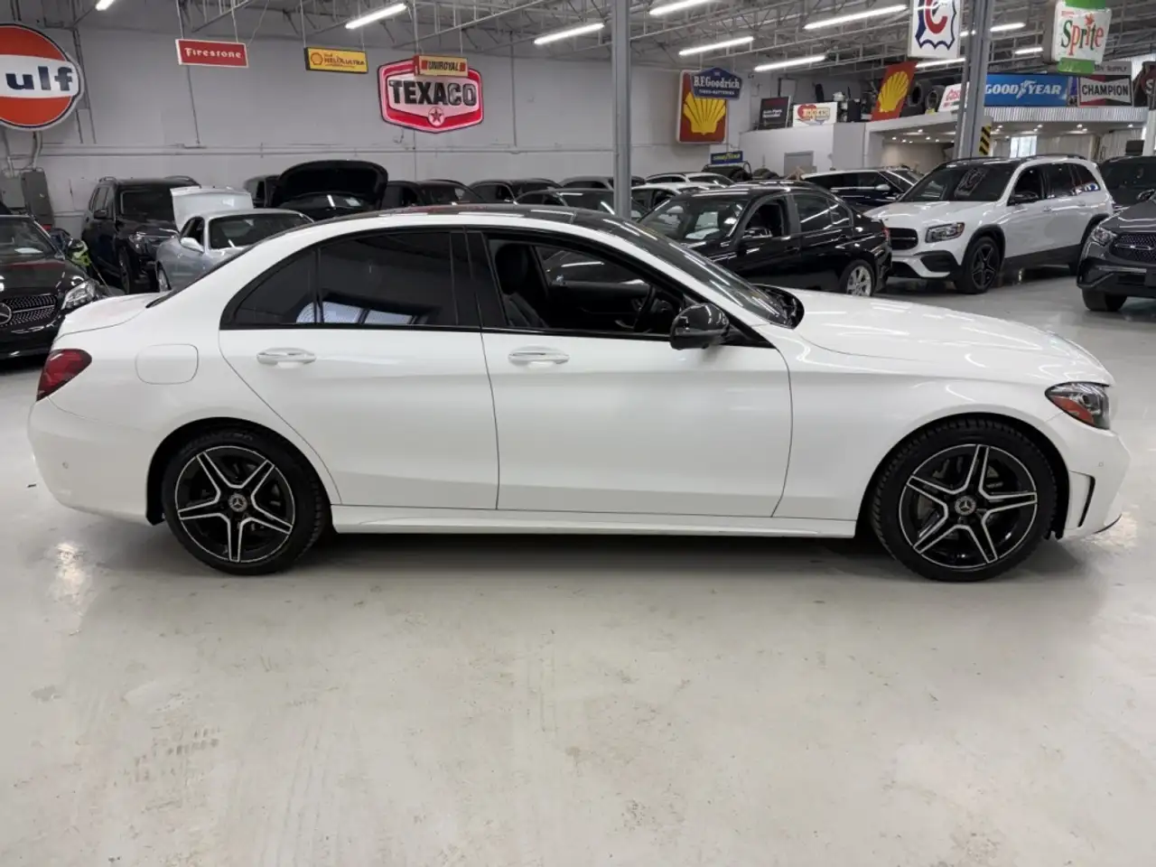 Mercedes-Benz C-Class снимка Mercedes-Benz C-Class