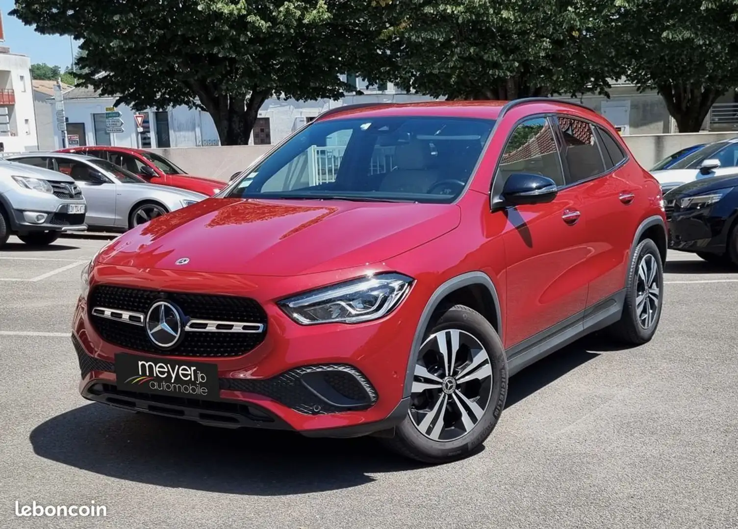 Mercedes-Benz GLA 200 Classe Mercedes 200 d 150 cv 8g-tronic business-li Rouge - 1