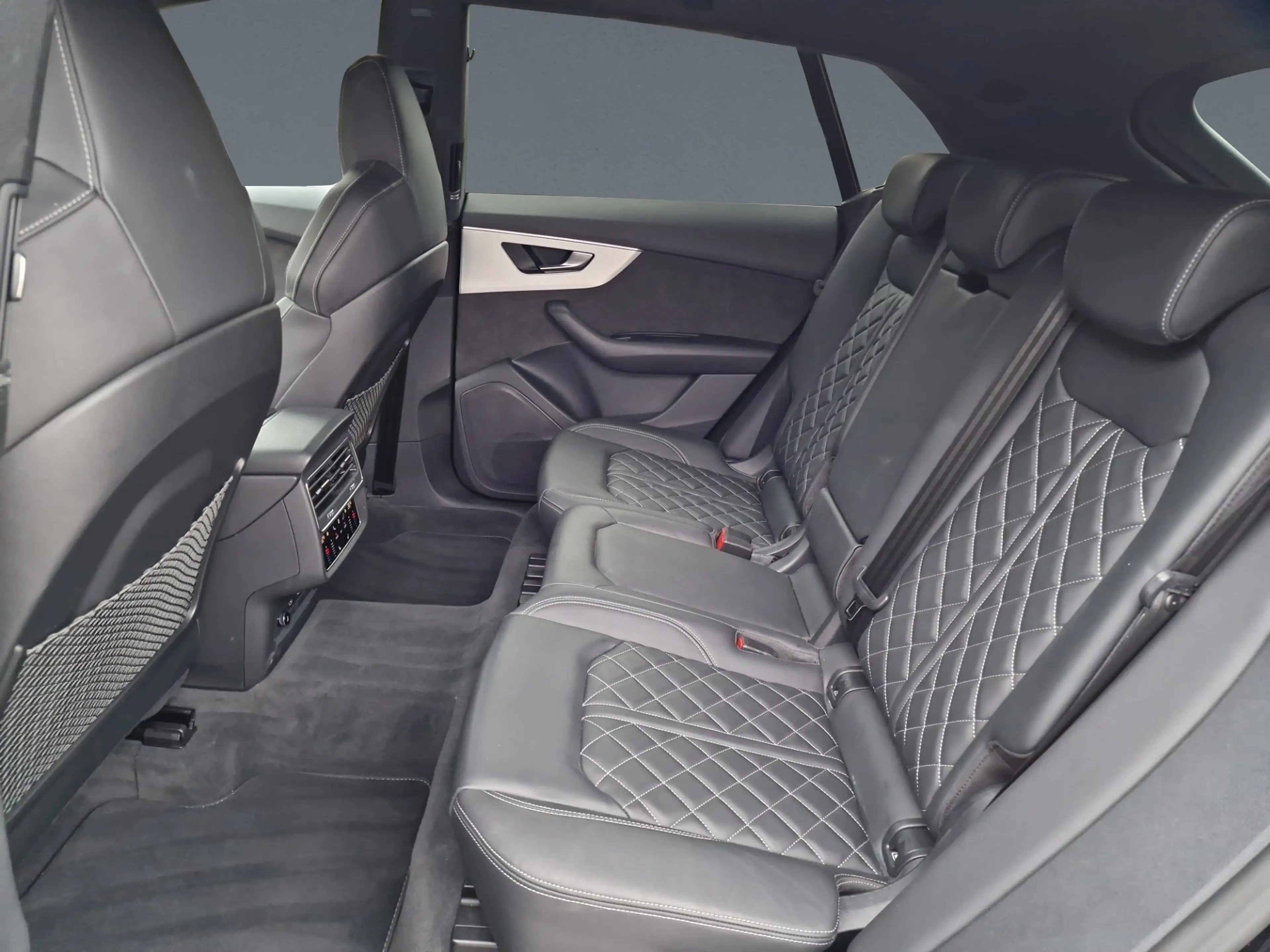Audi SQ8 TFSI qu S line Luft AHK Pano HuD S-Sitze 22" — photo 14