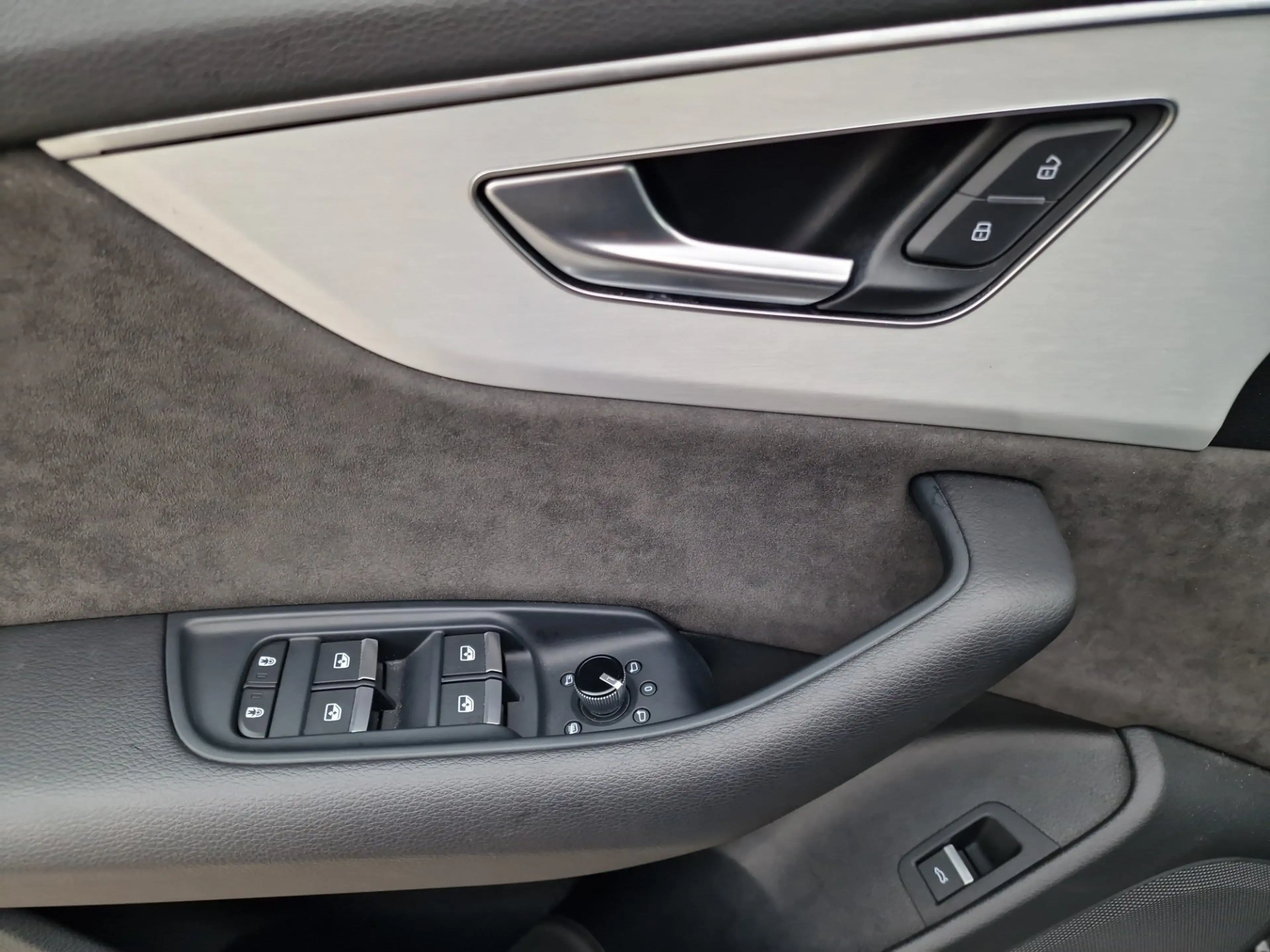 Audi SQ8 TFSI qu S line Luft AHK Pano HuD S-Sitze 22" — photo 15