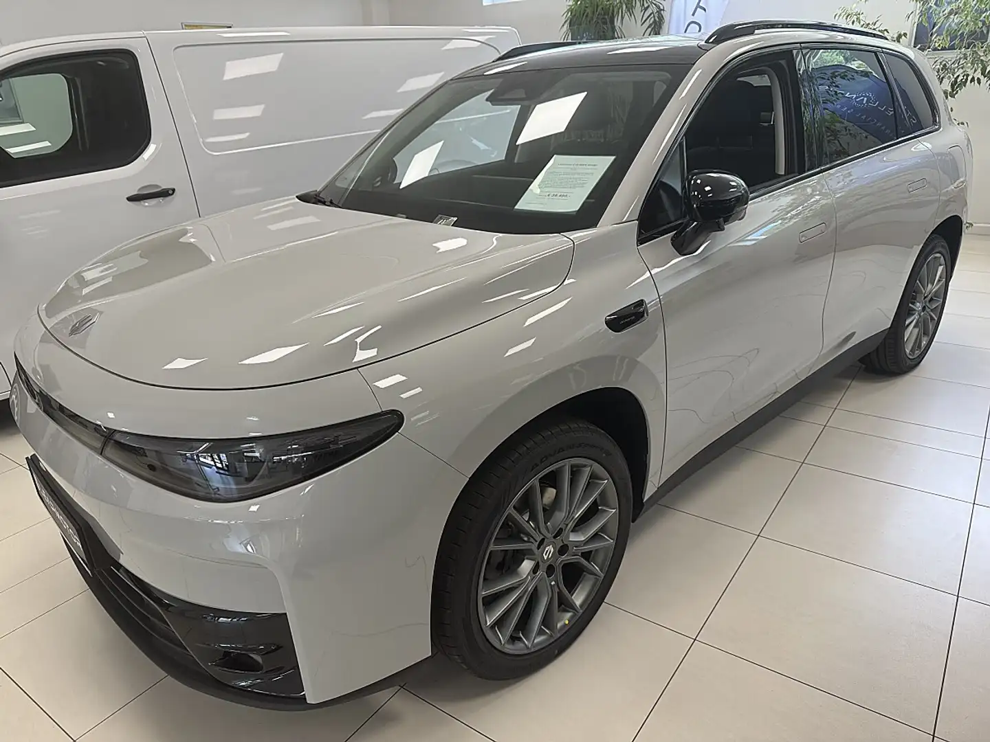 Leapmotor C10 REEV 28,4kWh Design Grau - 1