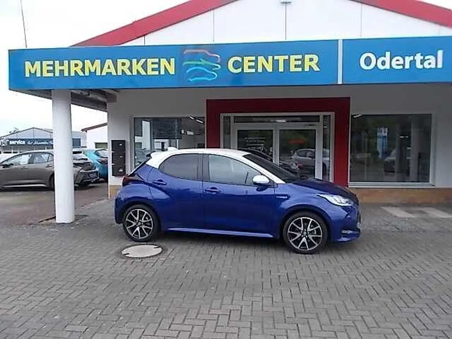 Toyota Yaris Hybrid 5-Türer 1.5 VVT-i Style / Technik Paket Blau - 1