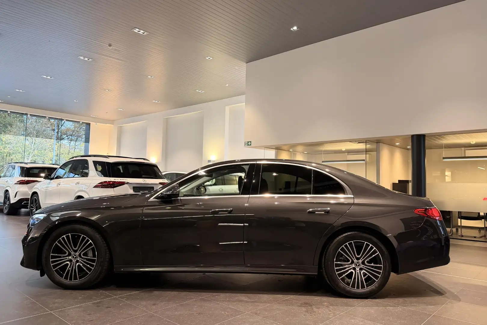 Mercedes-Benz E 200 Berline Luxury Line | Distronic | Smartphone Integ Noir - 2