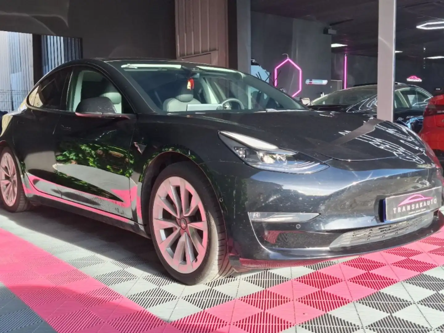 Tesla Model 3 Long Range Dual Motor 500 ch AWD ~ Caméra de recul ~ Radar 360° ~ Toit pano intégral ~ Grande autonomie Noir - 2