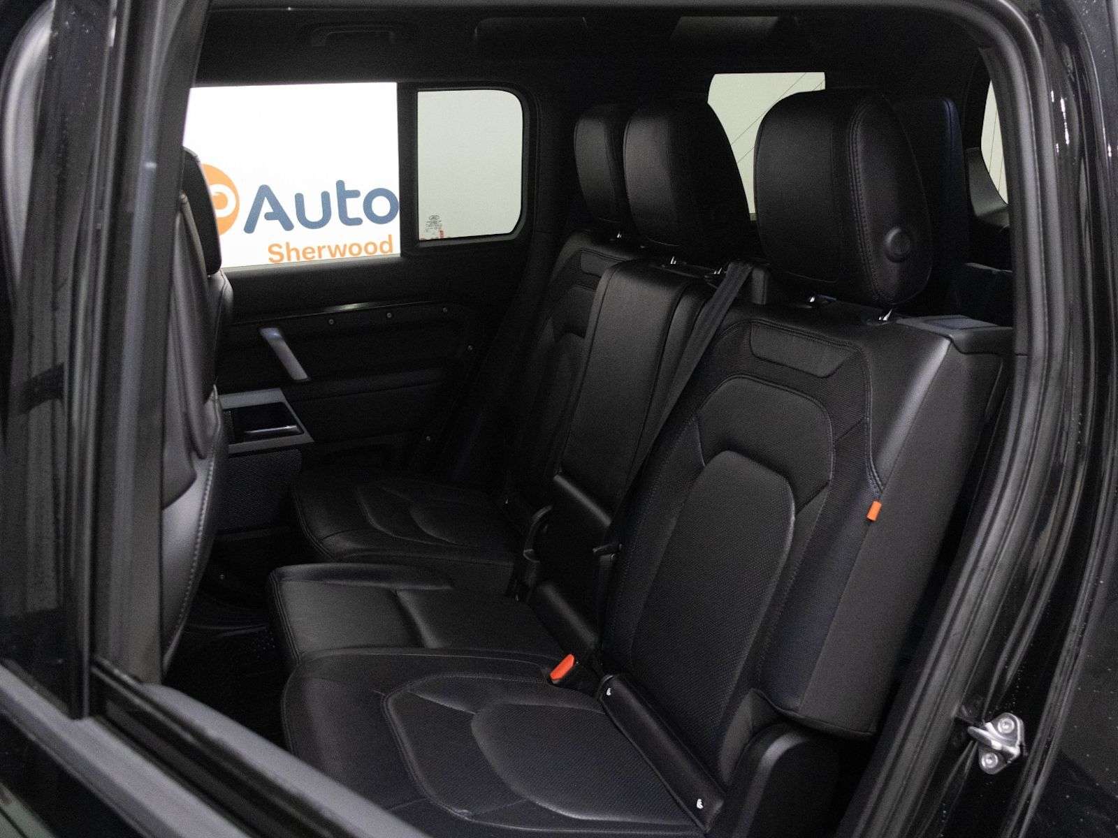 2024 Land Rover Defender X-Dynamic SE thumb 14