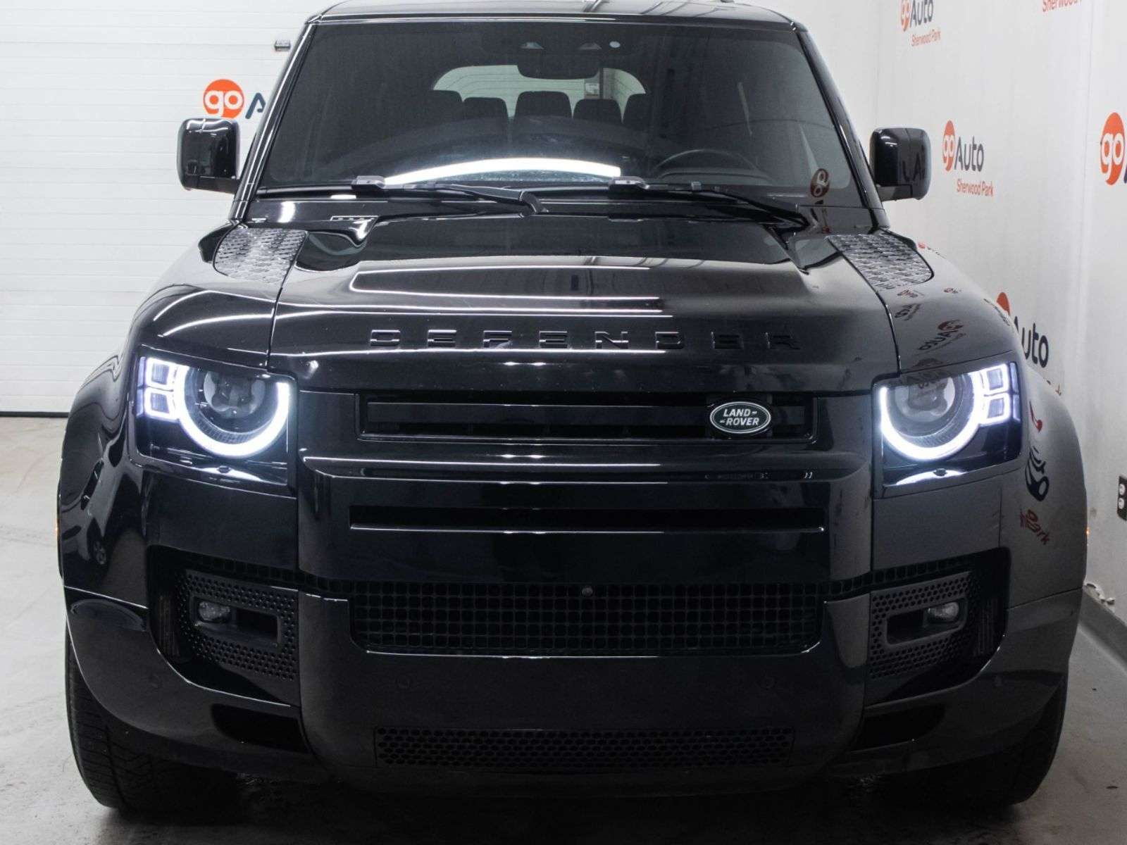 2024 Land Rover Defender X-Dynamic SE alt 2