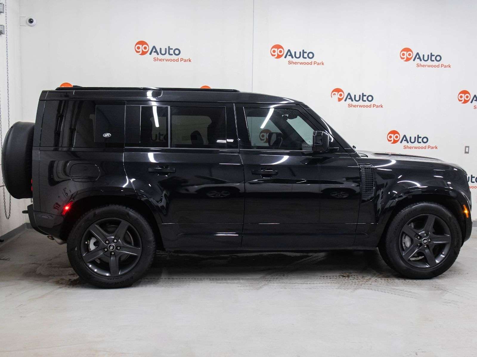 2024 Land Rover Defender X-Dynamic SE thumb 6