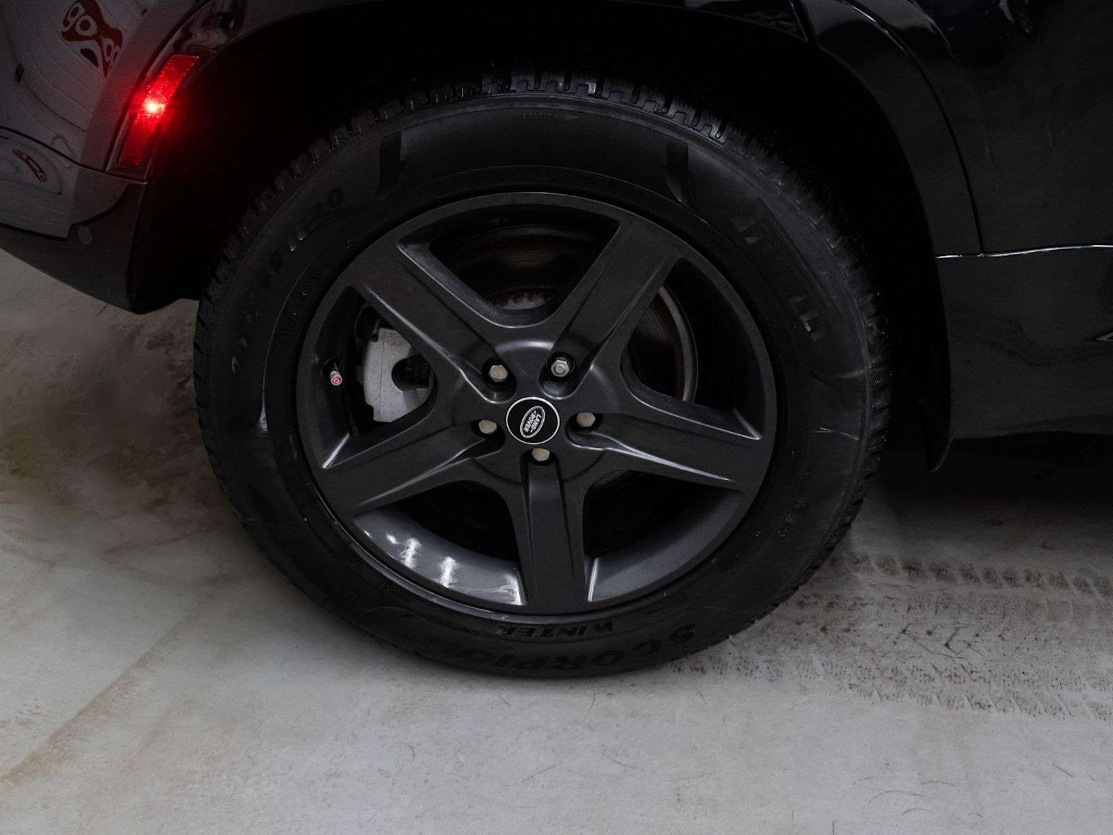 2024 Land Rover Defender X-Dynamic SE thumb 8