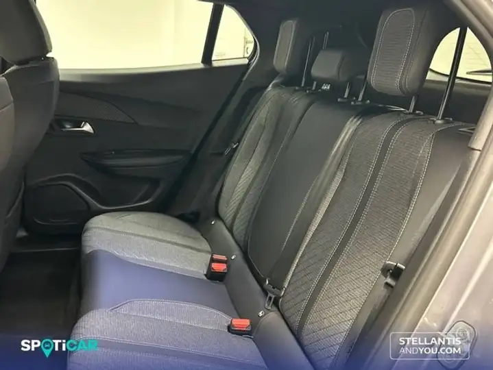 Peugeot 2008 Allure Hybrid eDCS6 2026, foto 10