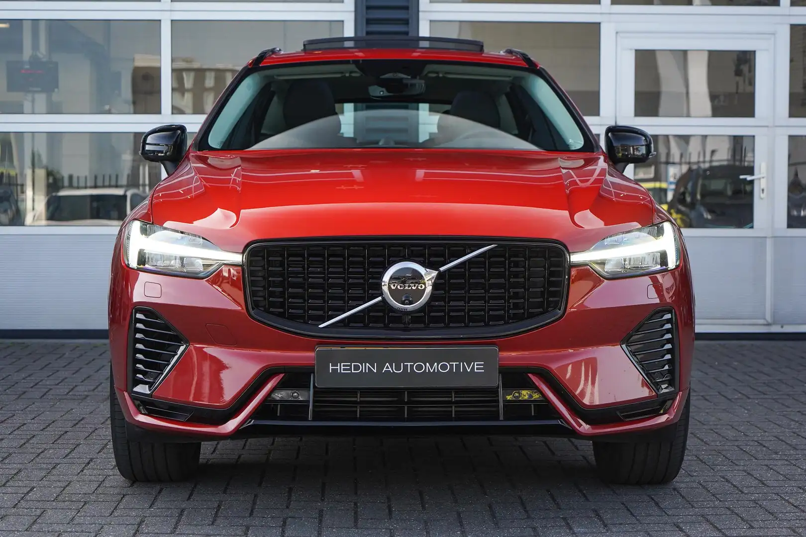 Volvo XC60 2.0 T6 Plug-in hybrid AWD Ultimate Dark | Luchtver Orange - 2