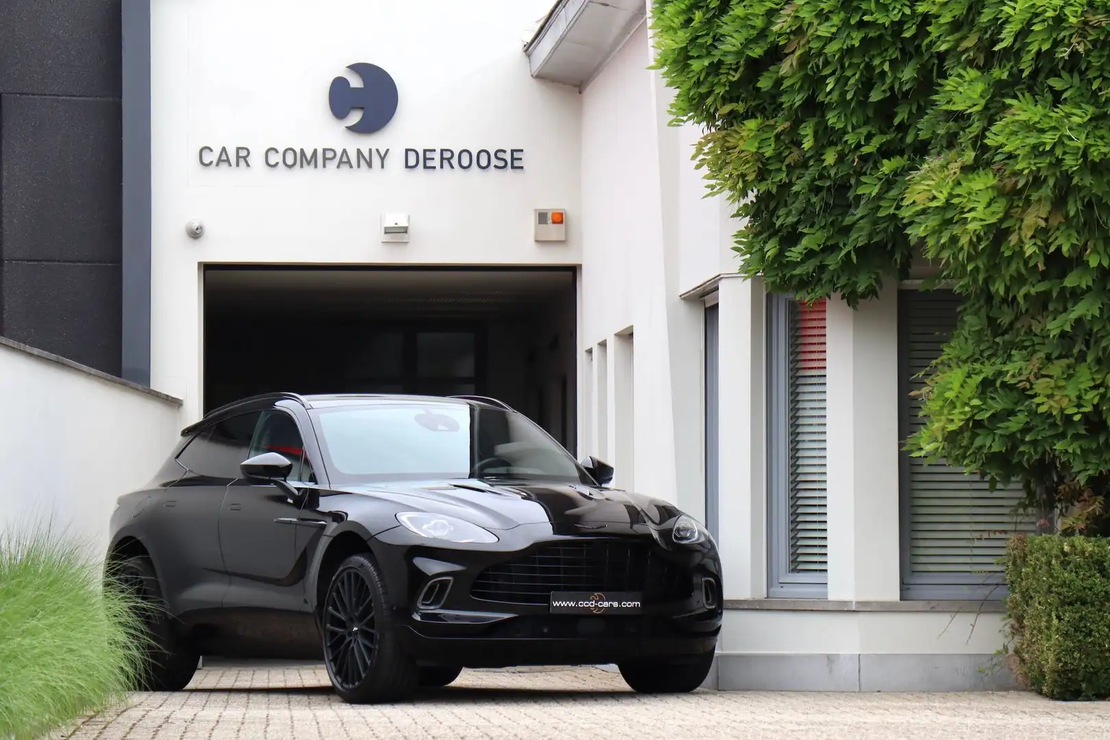 ASTON MARTIN Dbx