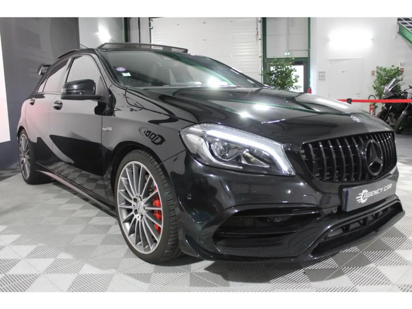 Mercedes-Benz A 45 AMG 45 AMG 4-Matic BV Speedshift DCT Zwart - 2