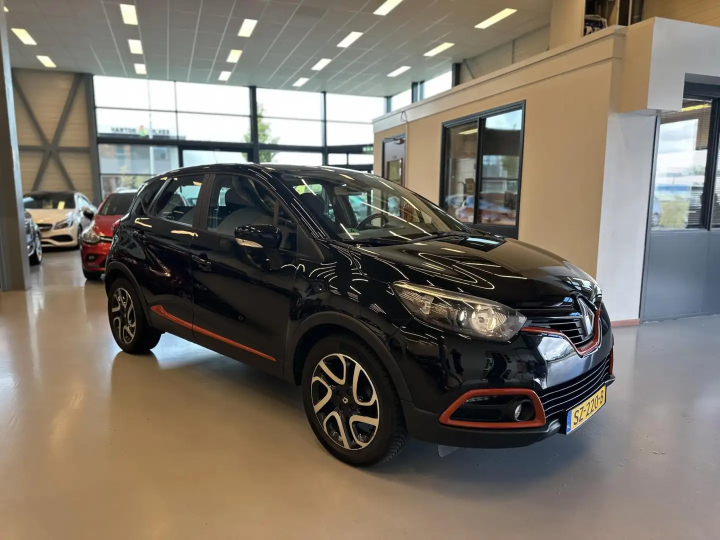 Renault Captur 0.9 TCe Dynamique Zwart - 1