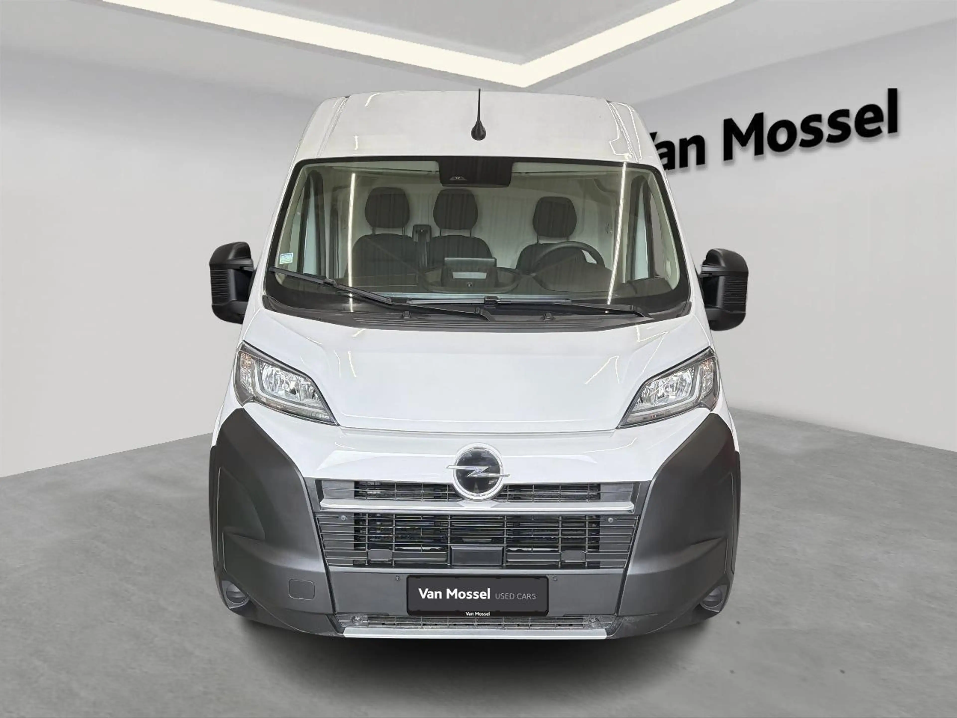 Opel Movano 3500 2.2 Turbo D S/S 180 AT8 L3H2 Heavy — photo 2
