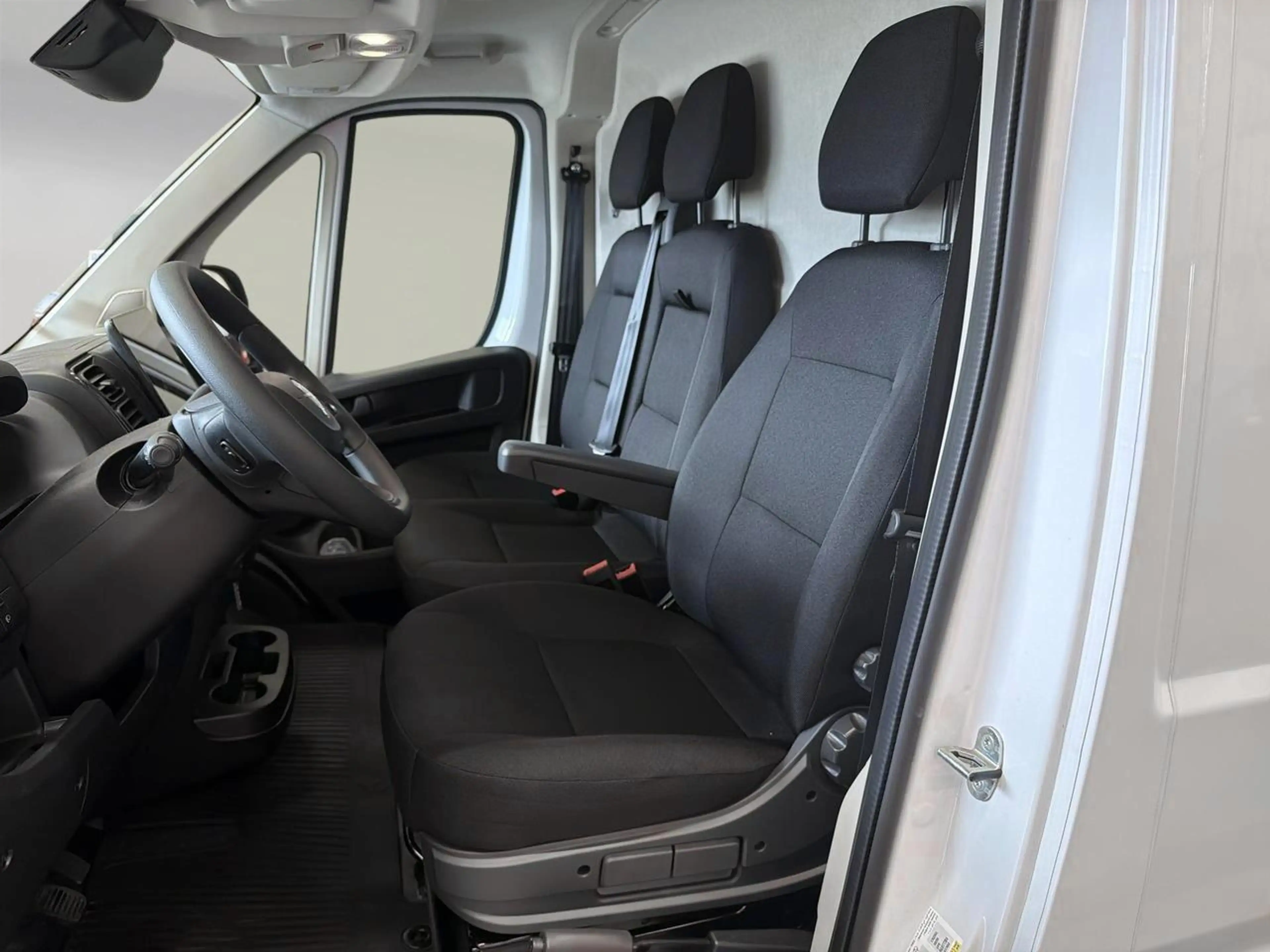 Opel Movano 3500 2.2 Turbo D S/S 180 AT8 L3H2 Heavy — photo 14