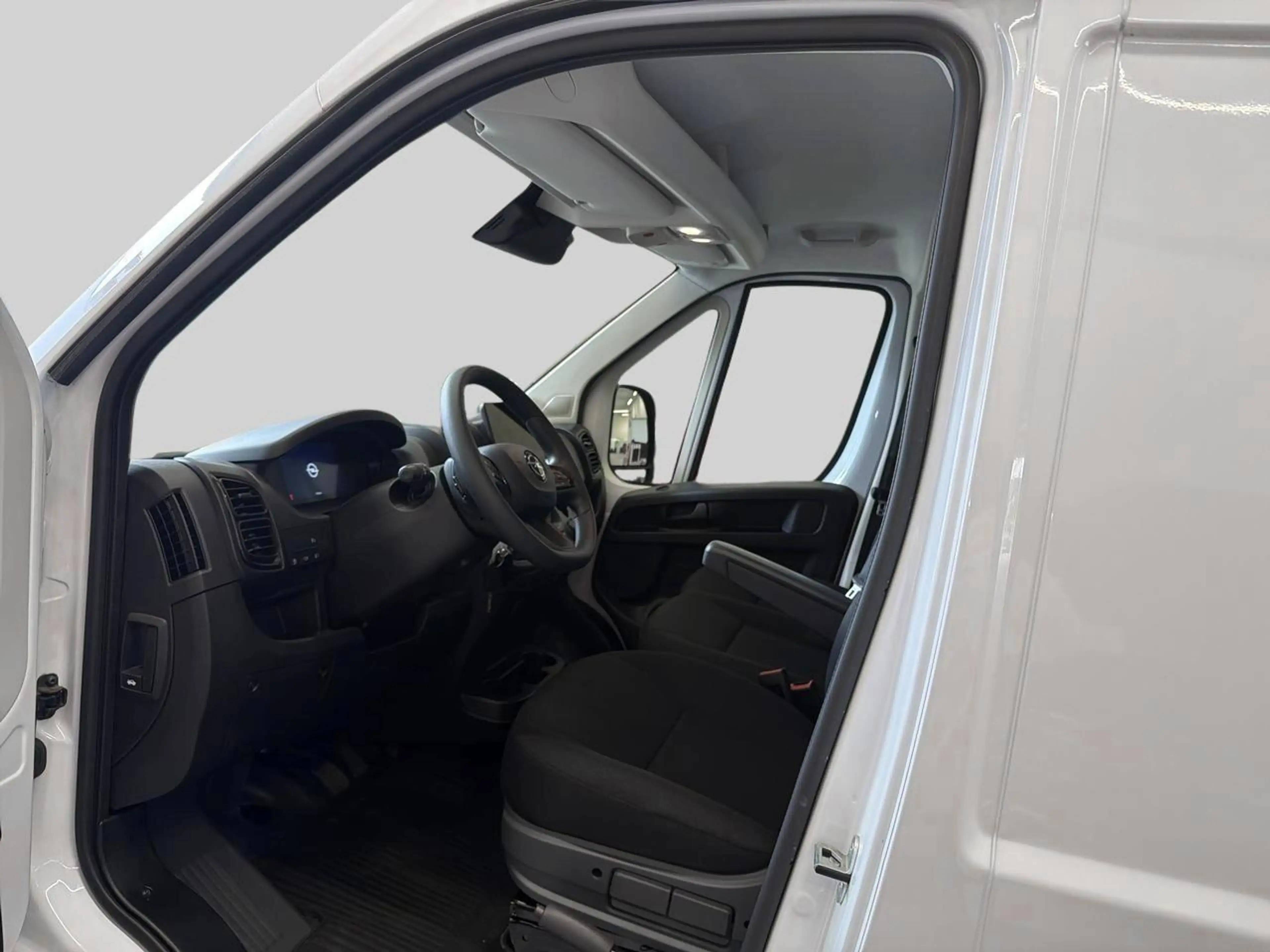 Opel Movano 3500 2.2 Turbo D S/S 180 AT8 L3H2 Heavy — photo 8
