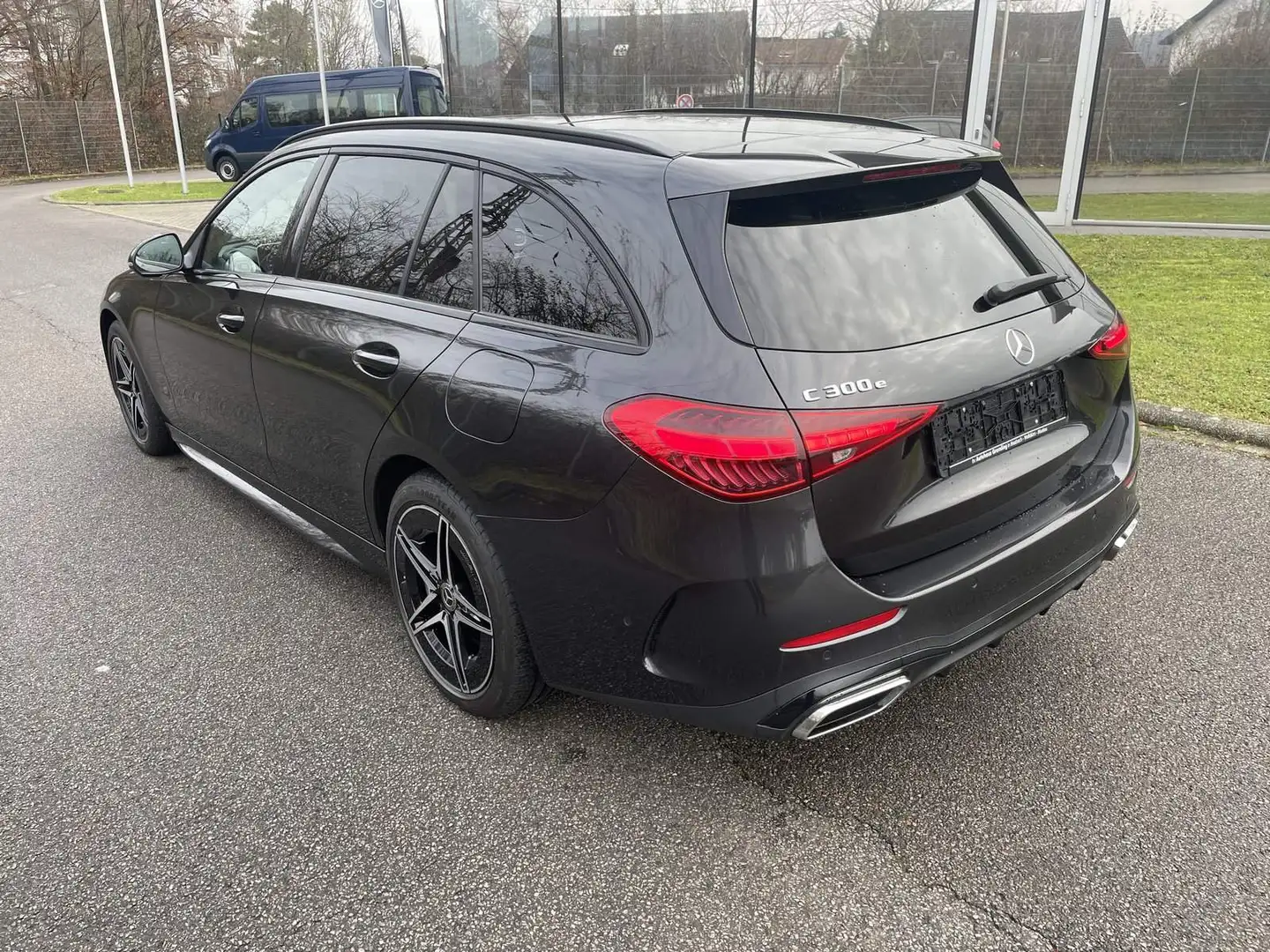 Mercedes-Benz C 300 e T AMG NIGHT*LED*Kamera*AHK*Pano*HUD*Dist Schwarz - 2