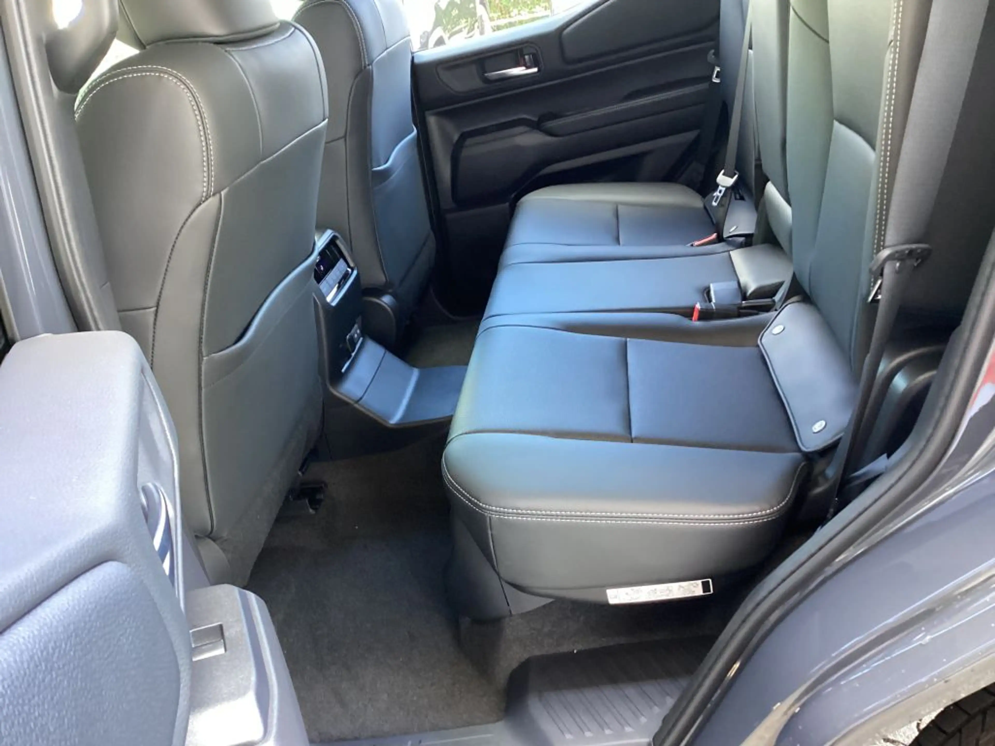 Toyota Land Cruiser 2.8 D-4D Mild-Hybrid Automatik Executive (250/J25) — photo 13