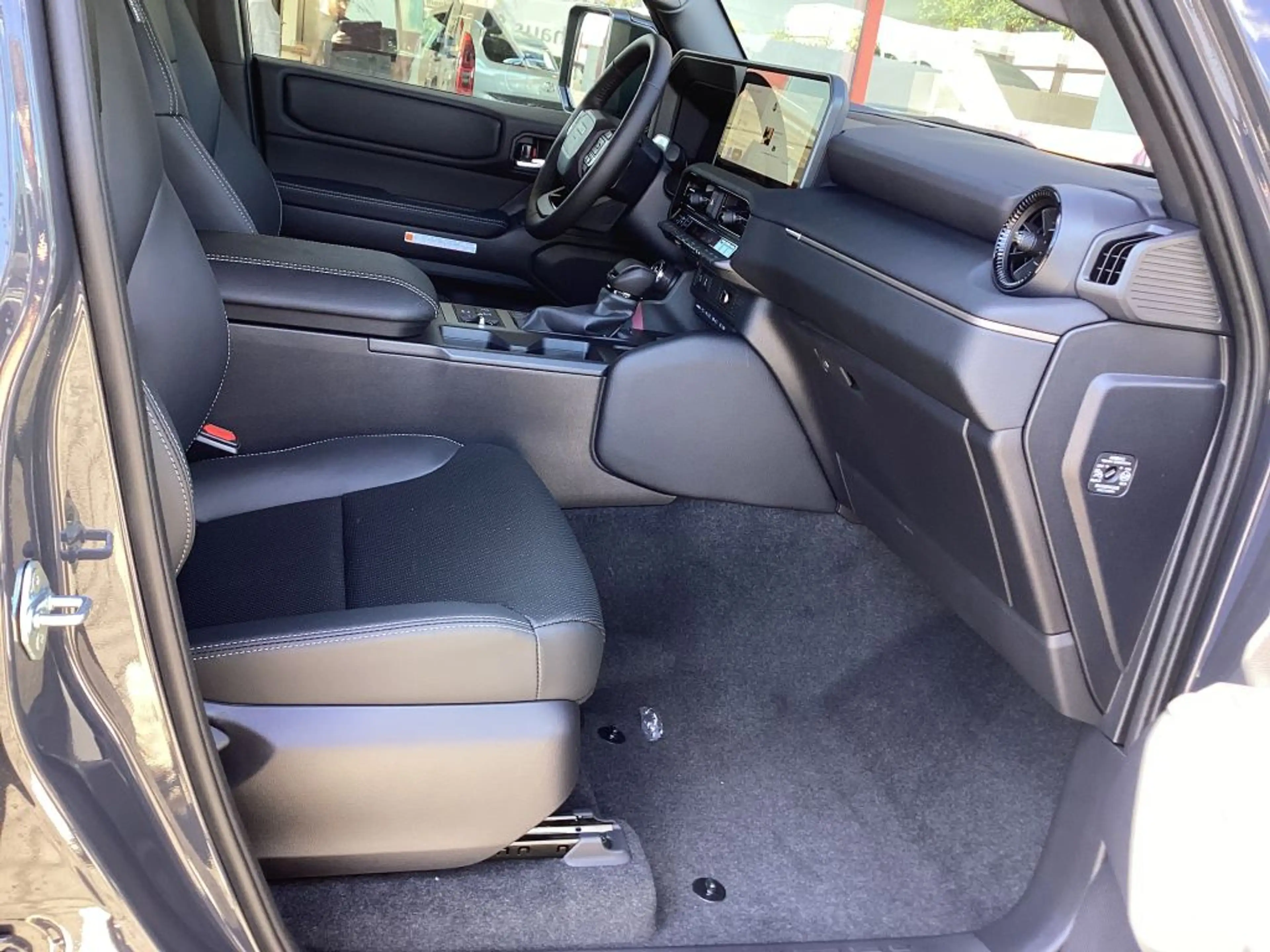 Toyota Land Cruiser 2.8 D-4D Mild-Hybrid Automatik Executive (250/J25) — photo 11
