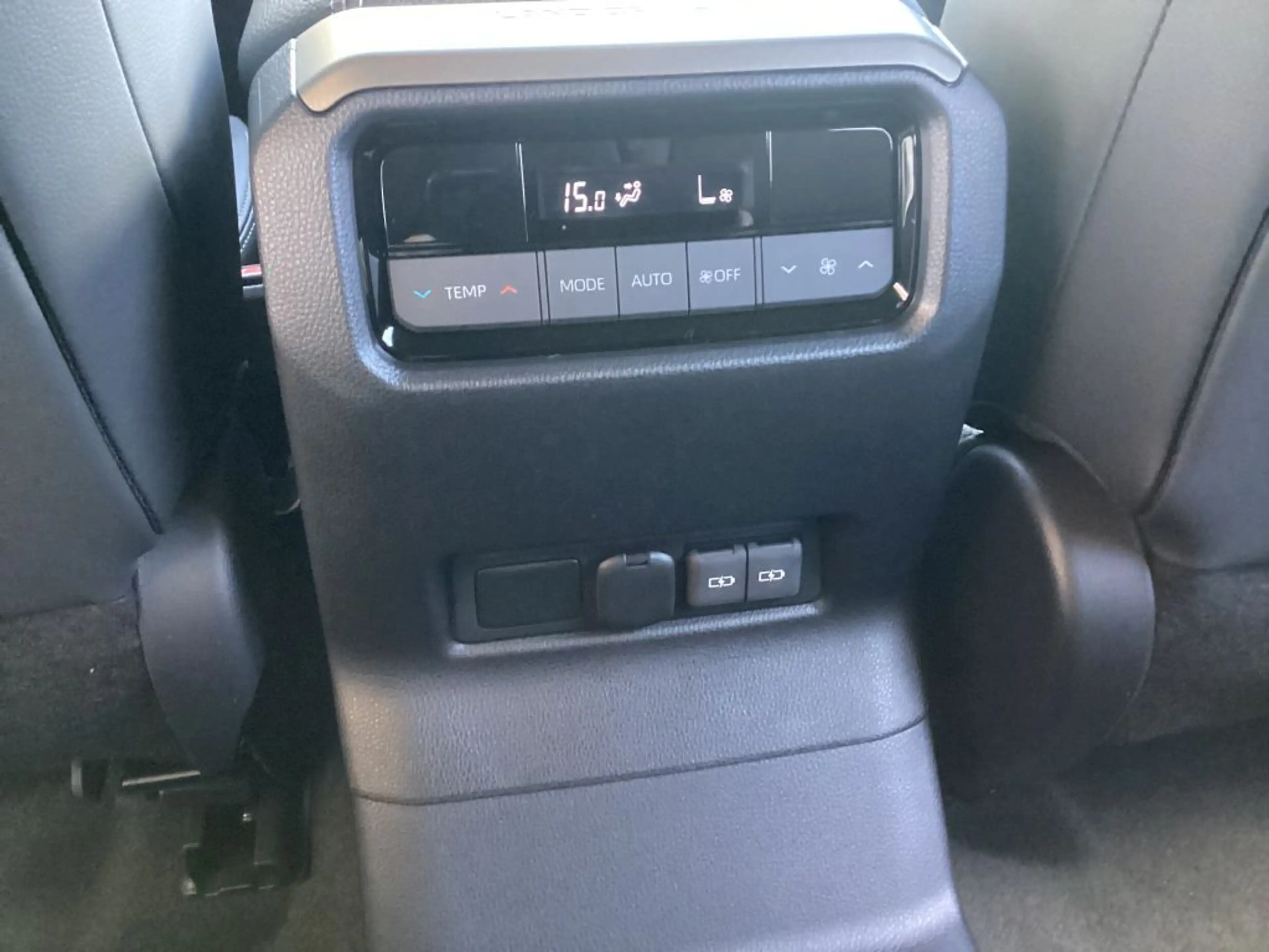 Toyota Land Cruiser 2.8 D-4D Mild-Hybrid Automatik Executive (250/J25) — photo 12