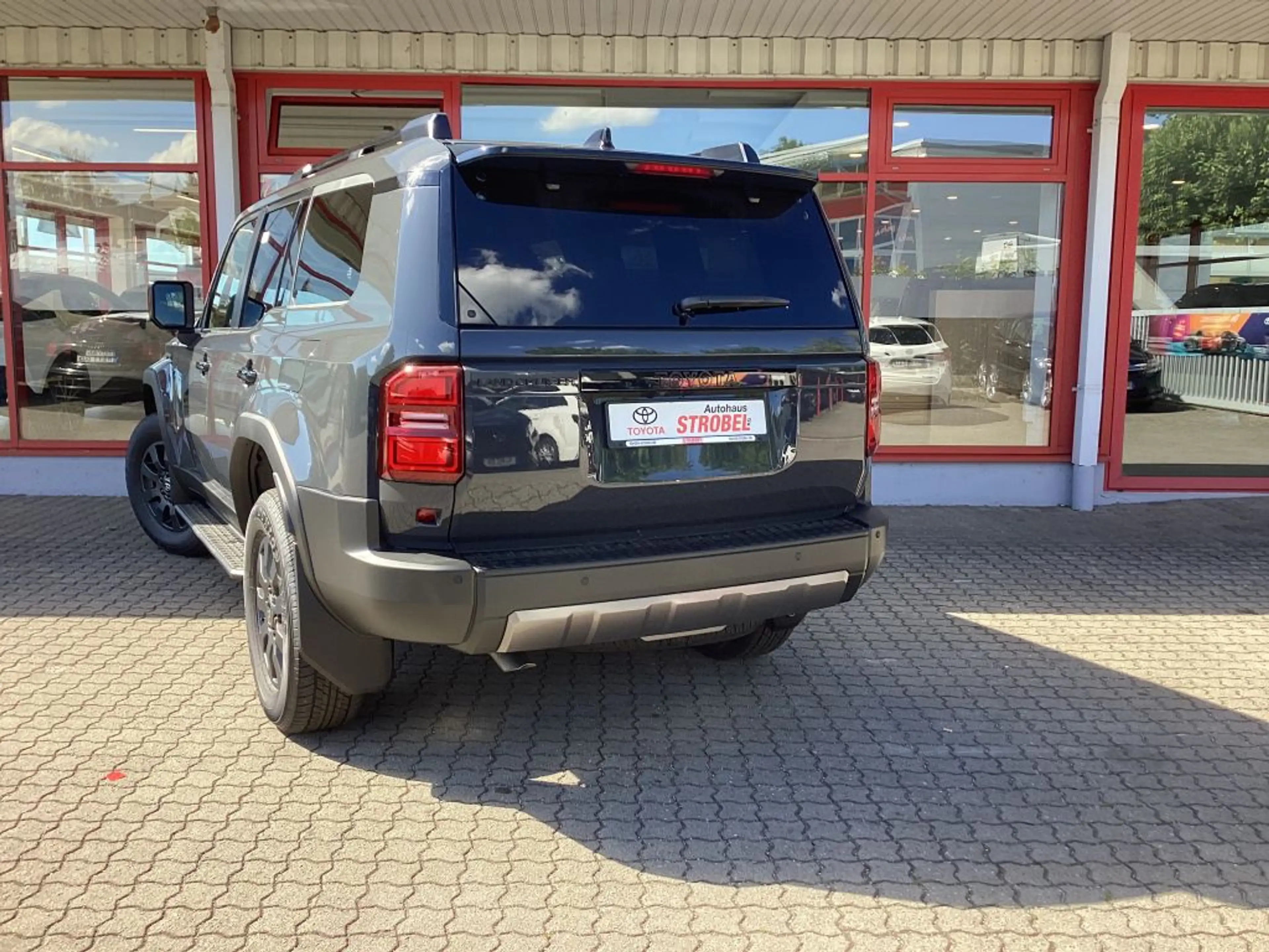 Toyota Land Cruiser 2.8 D-4D Mild-Hybrid Automatik Executive (250/J25) — photo 3
