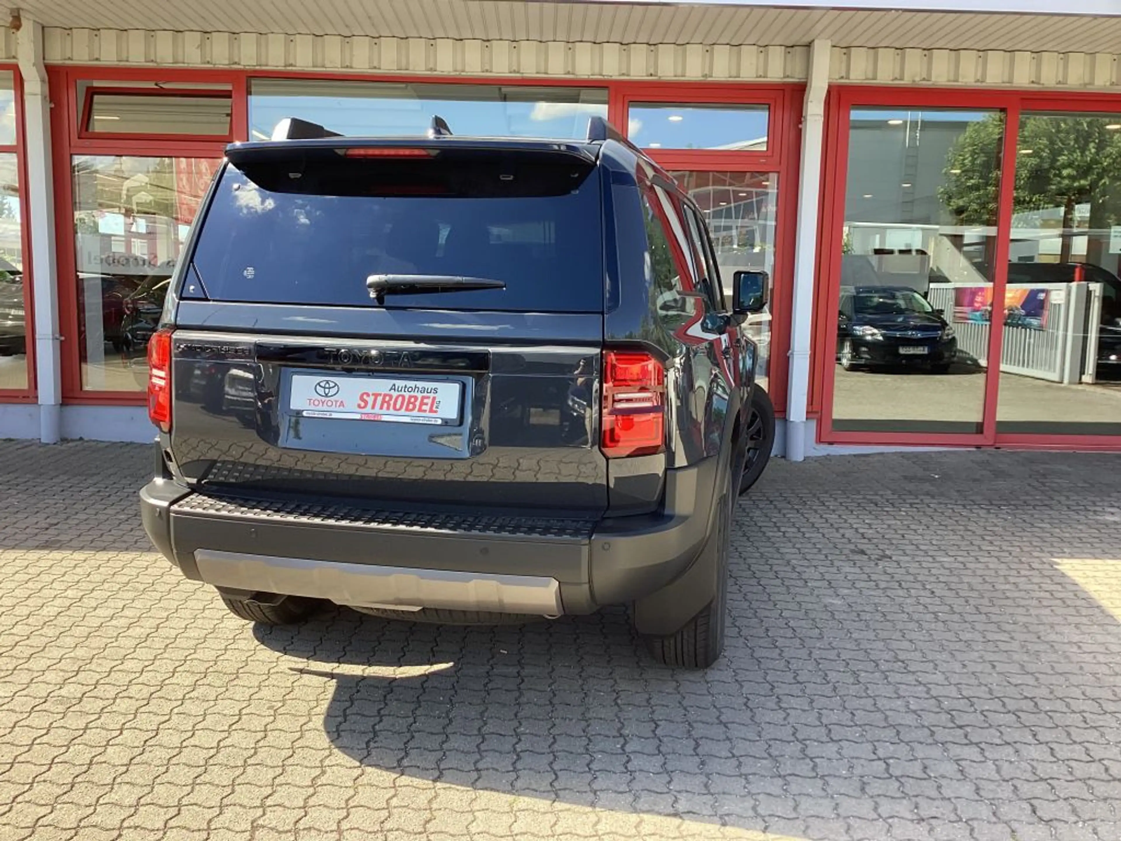 Toyota Land Cruiser 2.8 D-4D Mild-Hybrid Automatik Executive (250/J25) — photo 4