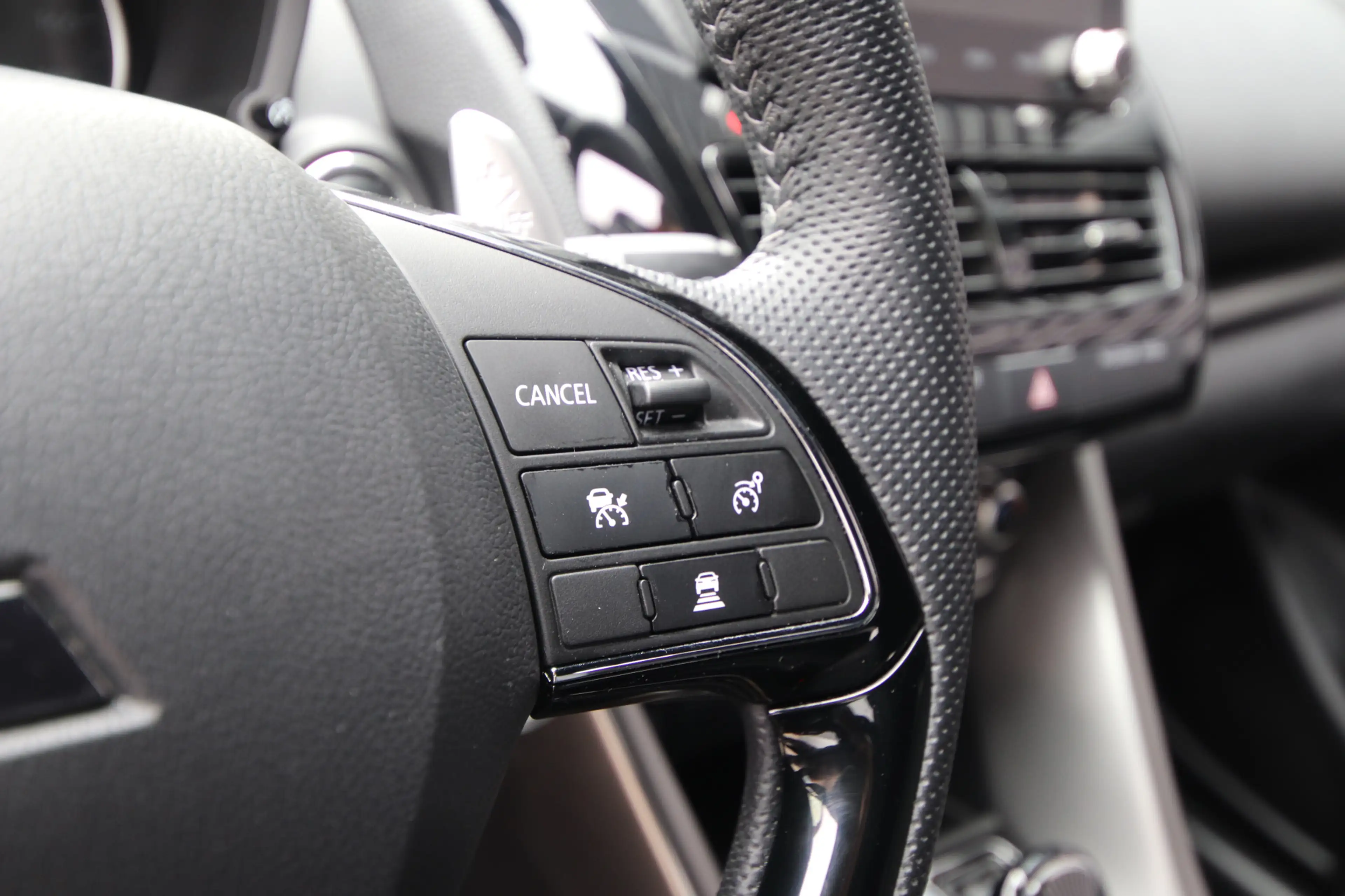 Mitsubishi Eclipse Cross 2.4 PHEV Black Edition Red Diamond — photo 7