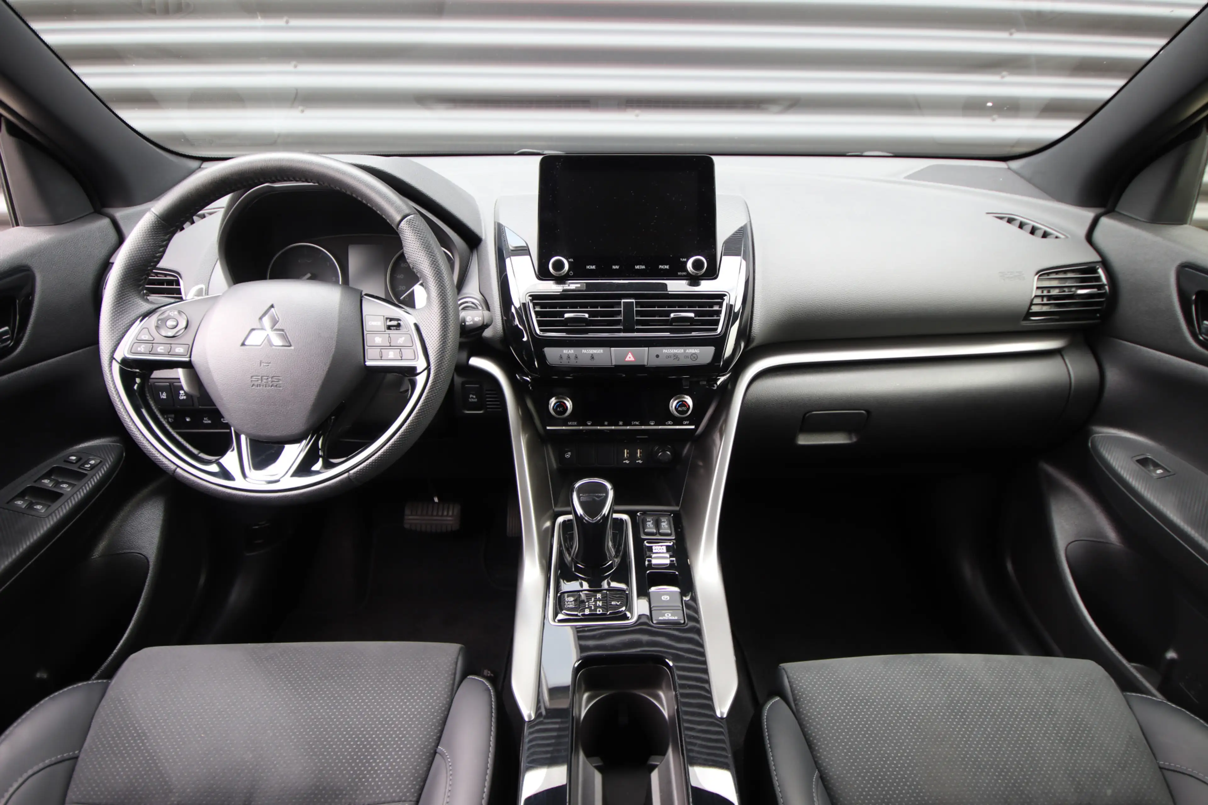 Mitsubishi Eclipse Cross 2.4 PHEV Black Edition Red Diamond — photo 3
