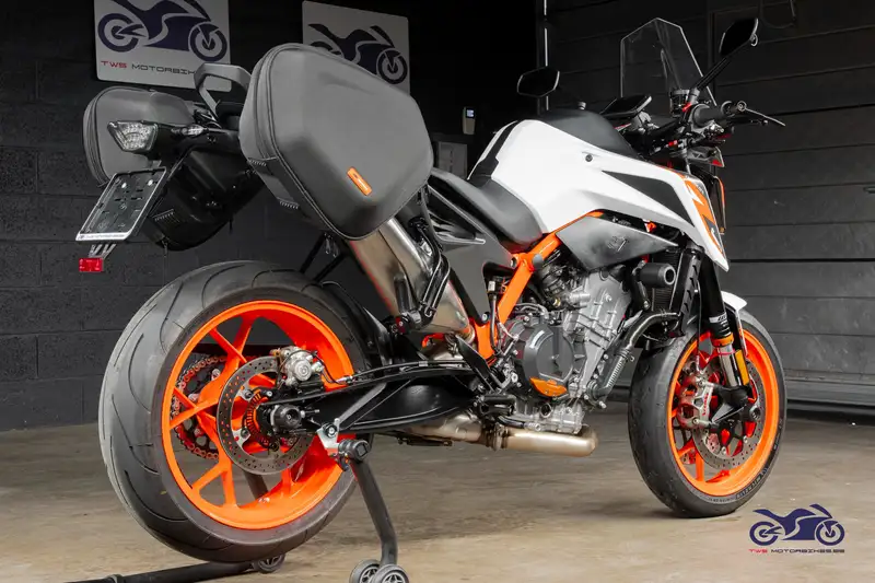 KTM 890 Duke R - foto 3