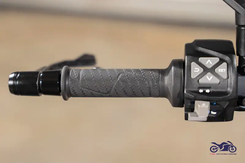 KTM 890 Duke R - foto 6