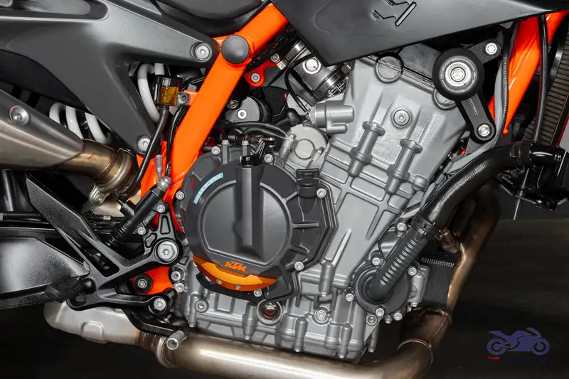 KTM 890 Duke R - foto 4