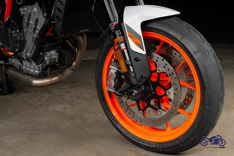 KTM 890 Duke R - foto 5