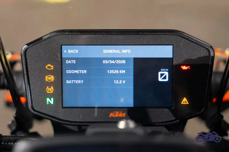 KTM 890 Duke R - foto 8